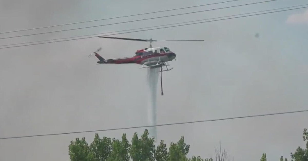 Two-alarm vegetation fire prompts evacuation of town of Louviers - CBS Colorado