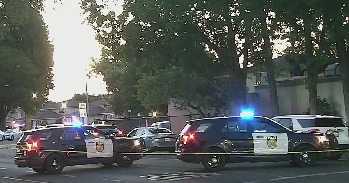 Sacramento Police: Man with sword shot during confrontation with officers 