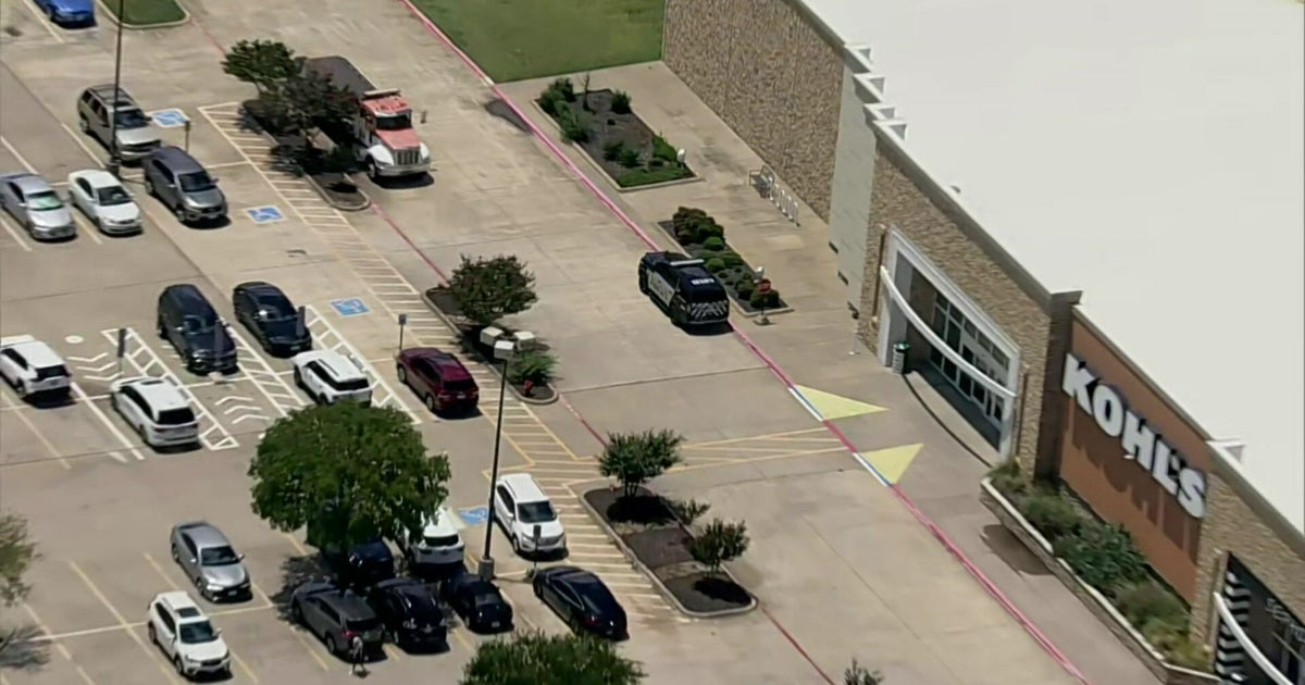 2 men charged after Kohl's smash and grab, leading police on chase 