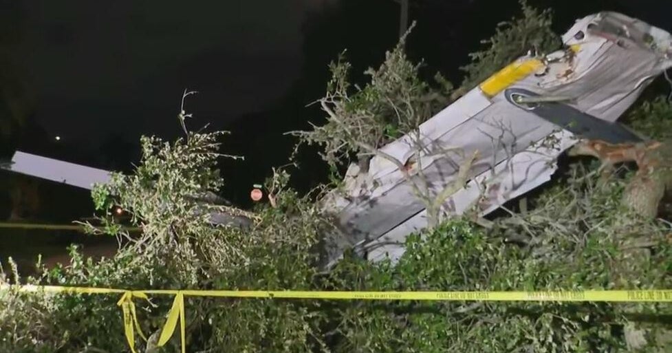 Neighbors jump in to help after small plane crashes in Pembroke Pines