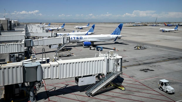 UNITED AIRLINES DENVER INTERNATIONAL AIRPORT 