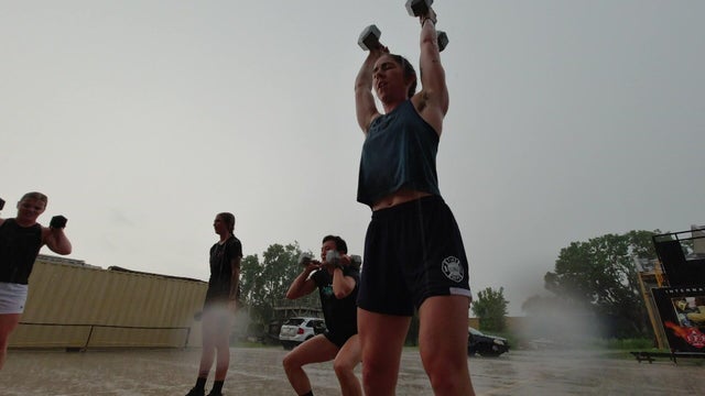 6p-pkg-female-firefighter-fitness-wcco89tc.jpg 