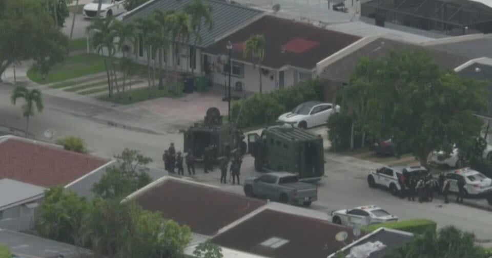 Large police presence in Kendale Lakes neighborhood after man barricades himself inside home