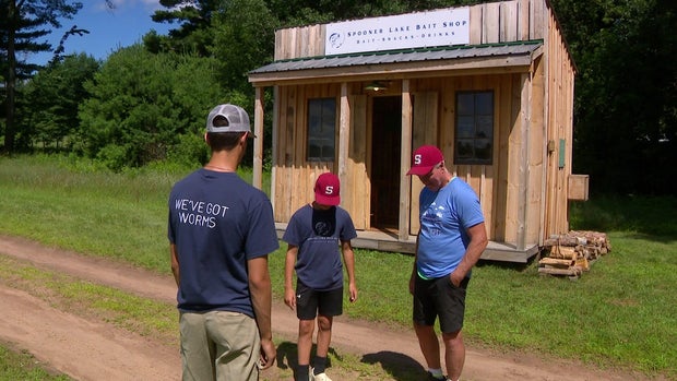 4p-ll-pkg-spooner-bait-shop-wcco8a3t-00-00-0910.jpg 