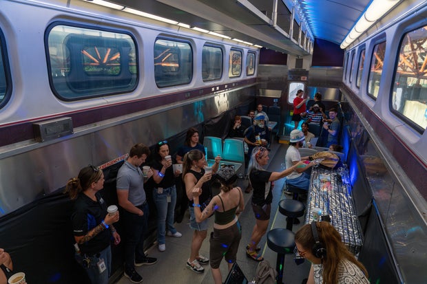 metra-cafe-car.jpg 