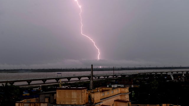INDIA-WEATHER-LIGHTNING 