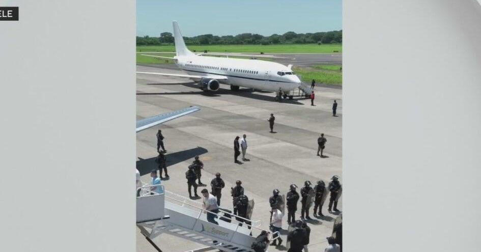 10 Americans freed in prisoner swap between U.S., El Salvador and Venezuela - CBS Miami
