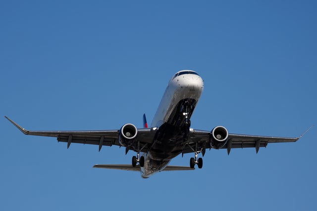 Delta Connection SkyWest Airlines plane 