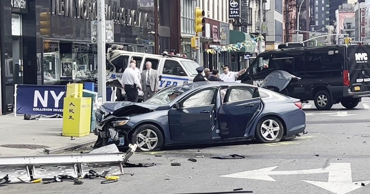 2 killed in NYC's Chinatown when driver hits cyclist, pedestrian 