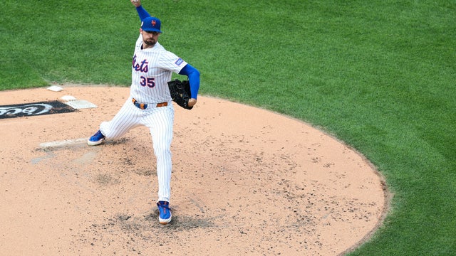 Clay Holmes #35 of the New York Mets pitches during the fourth inning against the Cincinnati Reds at Citi Field on July 19, 2025 in the Queens Borough of New York City. 