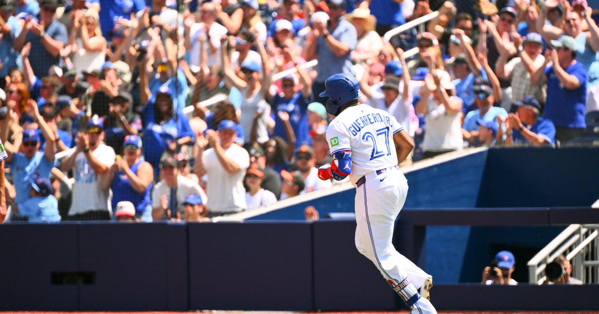 Blue Jays beat Giants 8-6, complete series sweep and match franchise record of 10 straight home wins 