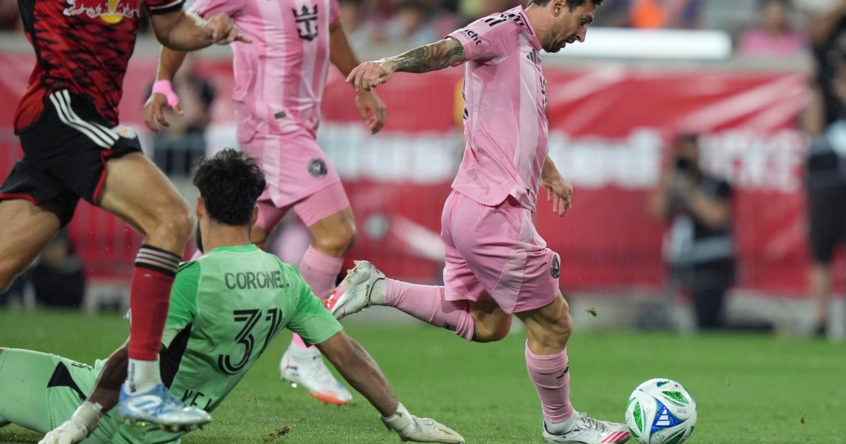 Lionel Messi and Telasco Segovia each score 2 goals as Inter Miami beat New York Red Bulls 5-1