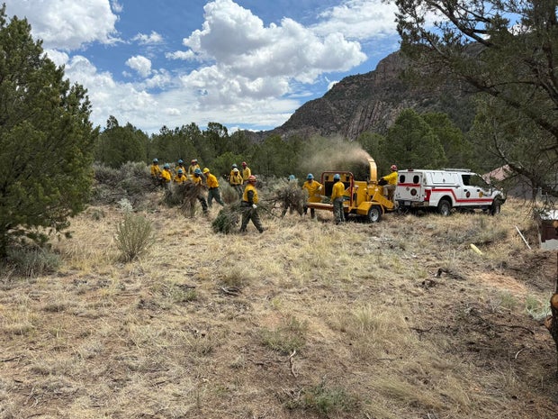 fire-crews-create-fuel-breaks-for-the-wright-draw-fire.jpg 