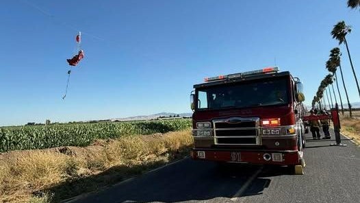lorenzen-rd-skydiver-stuck-in-power-lines-2-south-san-joaquin-co-fire-authority.jpg 