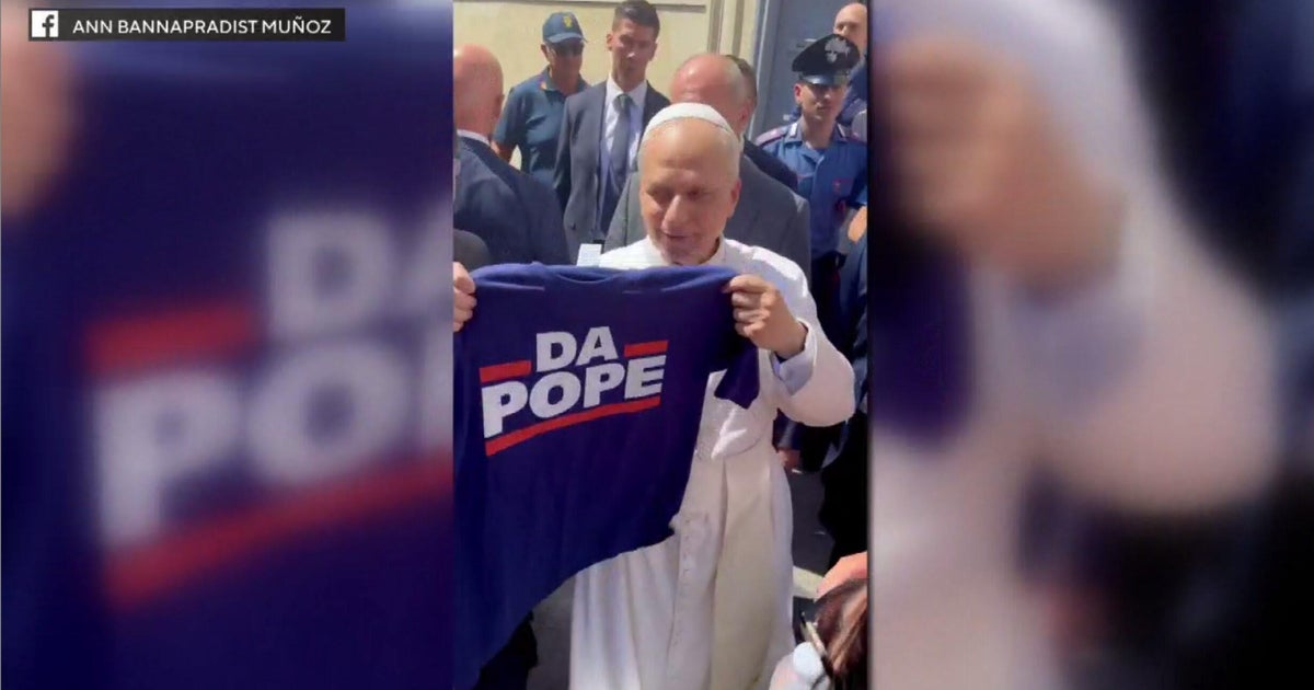 Chicago family goes viral giving Pope Leo XIV "Da Pope" T-shirt 