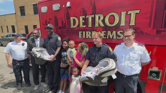 detroit-emts-deliver-twins.jpg 