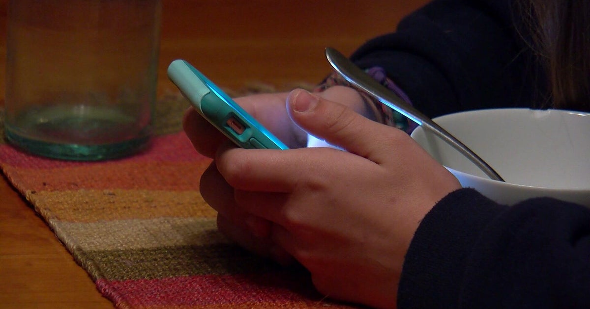The risks of smartphone use for kids under 13 