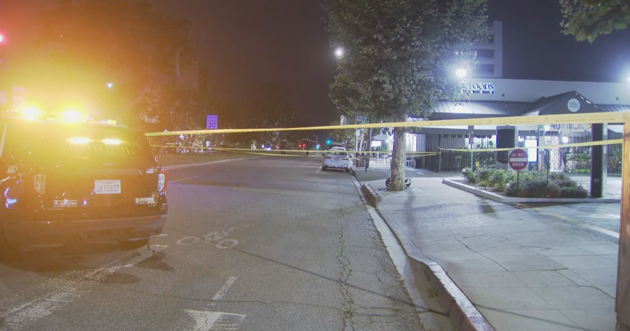 Deadly fight breaks out in front of Brentwood grocery store 