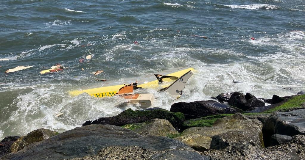 10 rescued after boat crashes into jetty in Avalon, beach patrol says 