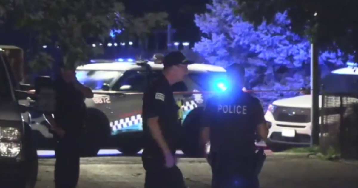 3 people in custody after man killed, teen injured in Chicago shooting 