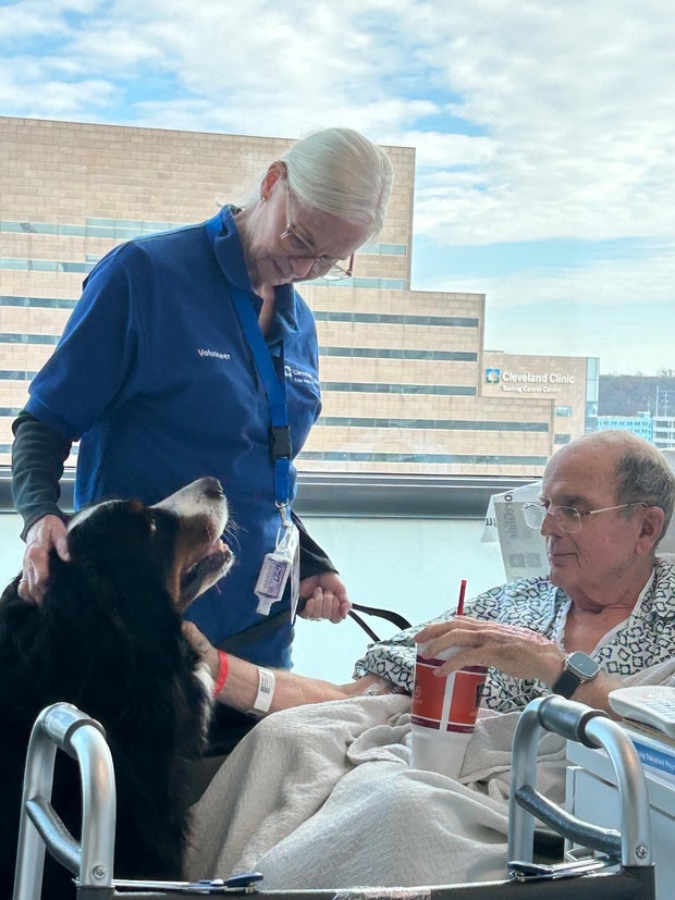 fini-visiting-chris-in-hospital.jpg 