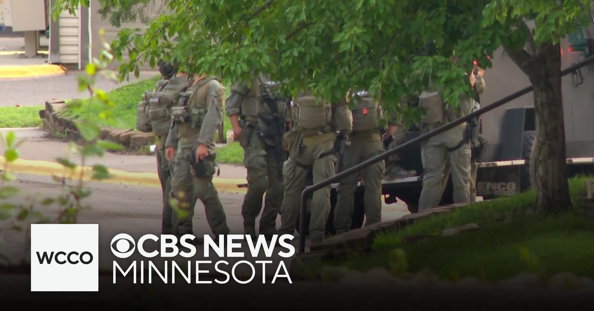 1 person in custody following Twin Cities standoff - CBS Minnesota