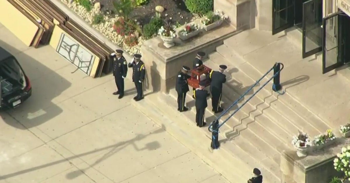 Remains of fallen CPD officer Andrés Mauricio Vásquez Lasso laid to rest 