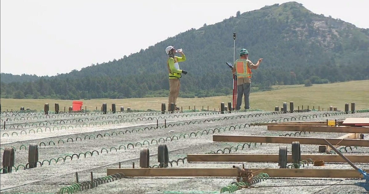 Construction crews build wildlife overpass over I-25 in Douglas County 