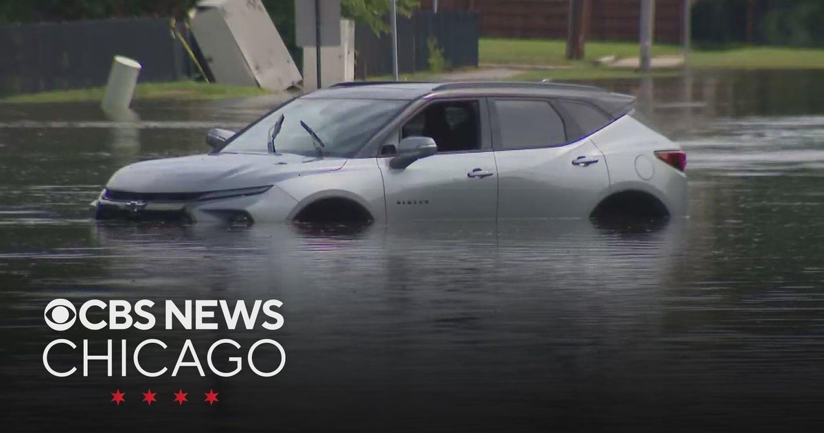 Flash flooding in Chicago, southwest suburbs washes out roads, floods ...