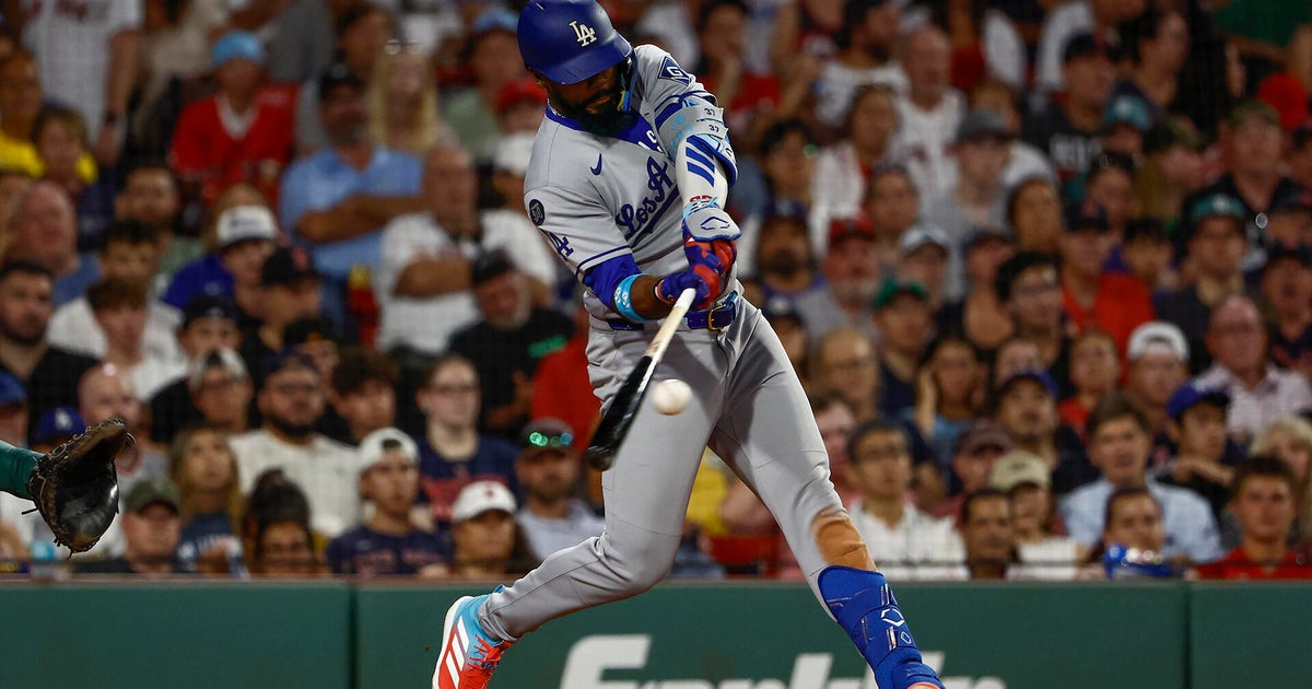 Dodgers beat Red Sox 5-2 as Hernandez homers, Ohtani's streak ends 