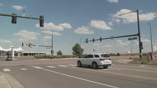 traffic-light-changes-near-denver-international-airport.jpg 