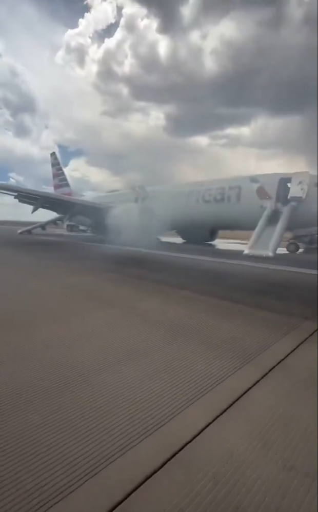 american-airlines-landing-gear-incident-denver-international-airport-2.png 
