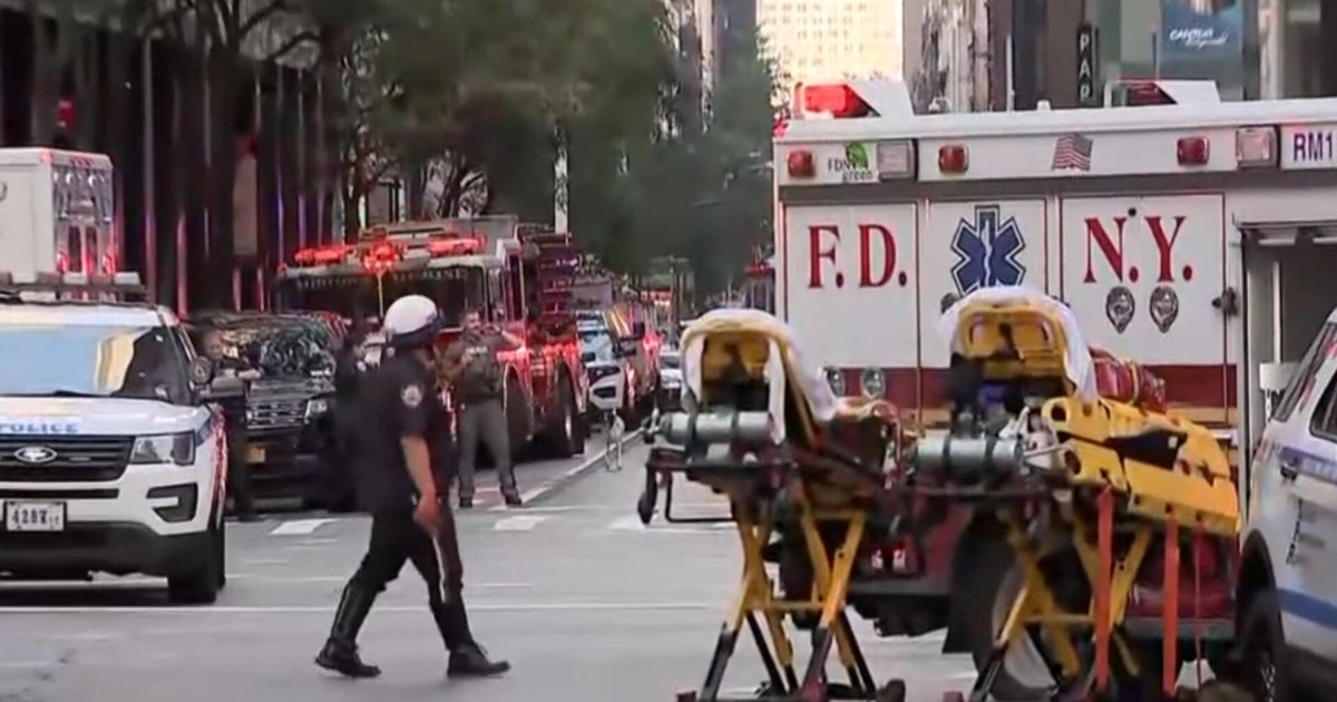 At least 1 cop, 2 civilians shot in Midtown Manhattan, gunman reportedly dead - CBS News