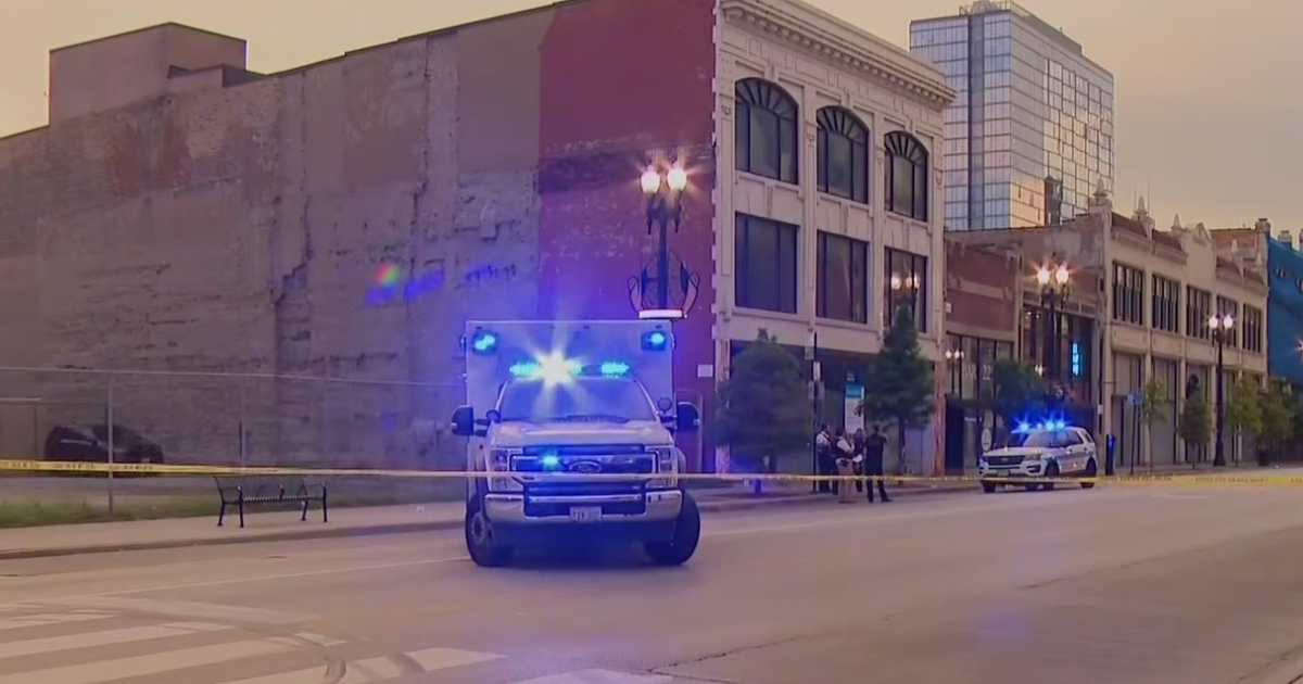 Man critically injured in shooting on Chicago's Near South 