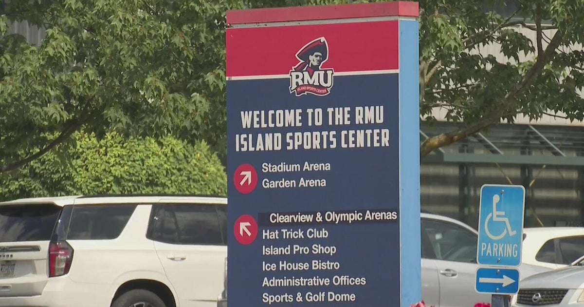 Woman accused of assaulting 16-year-old referee at youth ice hockey game 