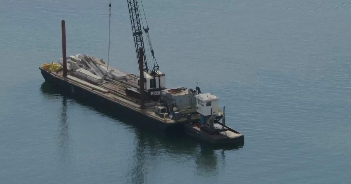 Witnesses describe deadly crash involving sailboat with children and barge: