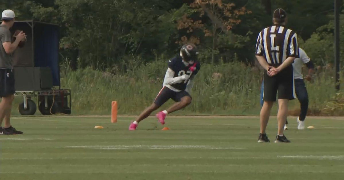 Colston Loveland, Luther Burden hit the field at Bears training camp 