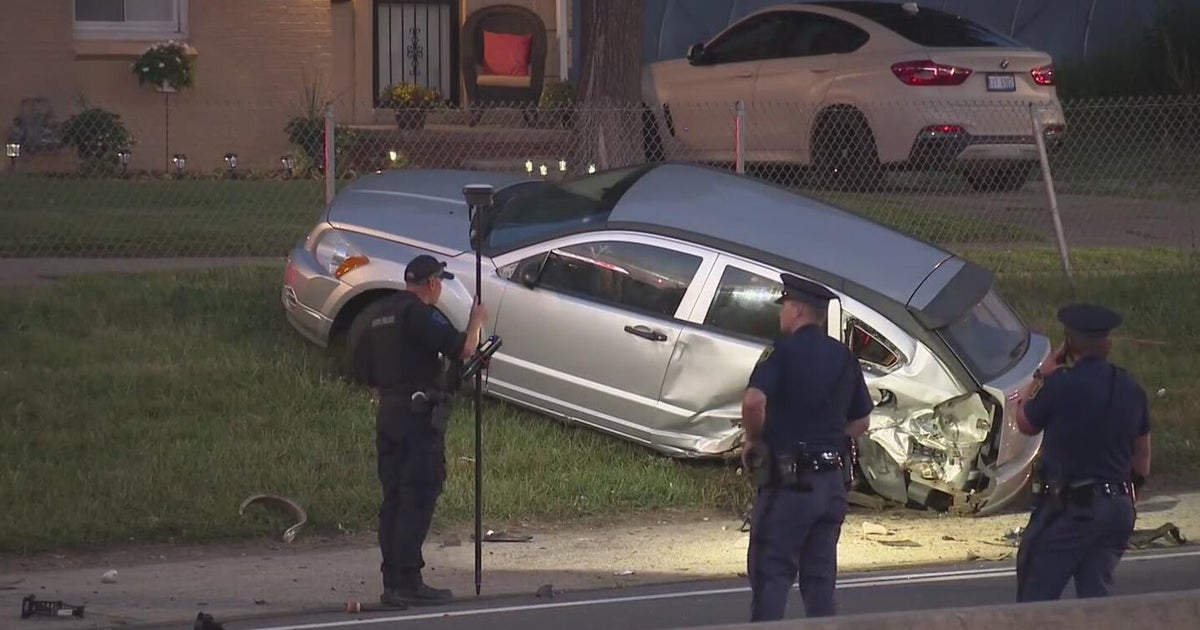Motorist struck, injured while trying to change tire on Southfield Freeway 