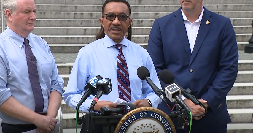 Maryland congressman leads town hall to address immigration arrests in Baltimore 