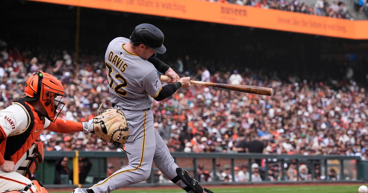 Pirates sweep reeling Giants in 10 innings, 2-1 