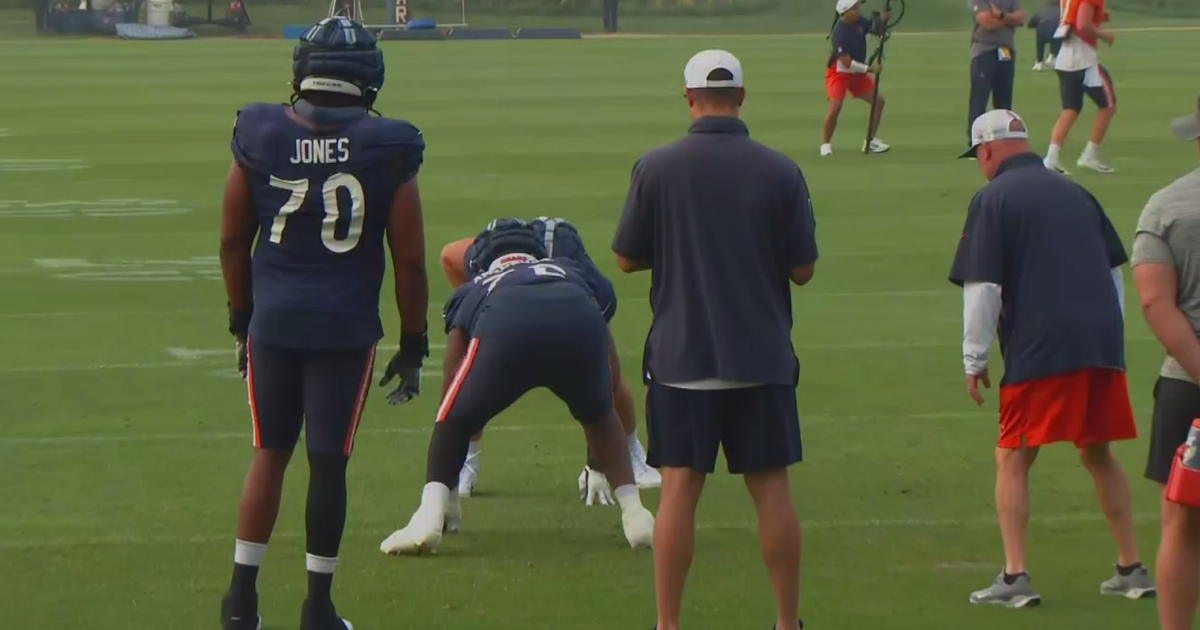 3 players vie for starting left tackle at Bears training camp 