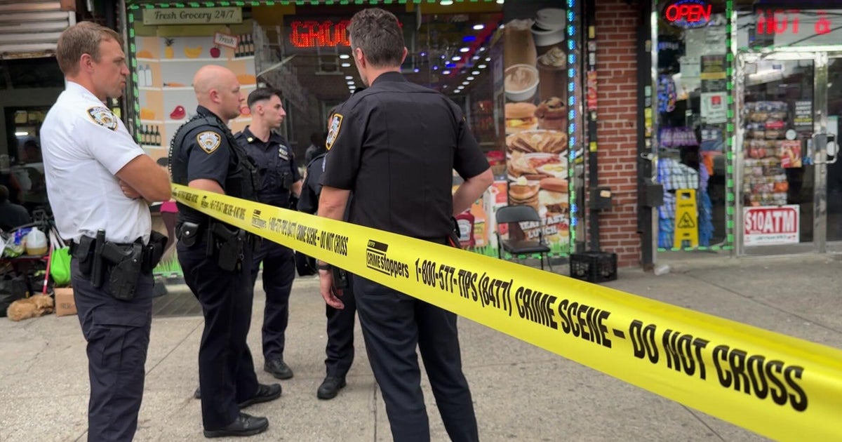 Search continues for suspect in deadly Brooklyn deli stabbing 