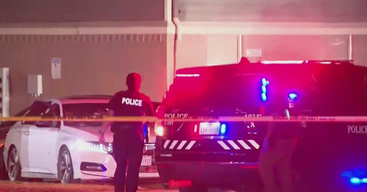 Woman fatally shot, 2 injured in Fort Worth, police say 