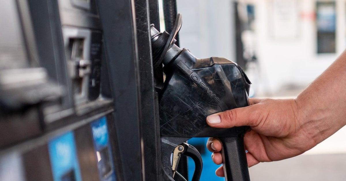 Michigan gas prices drop 11 cents this week, AAA reports 