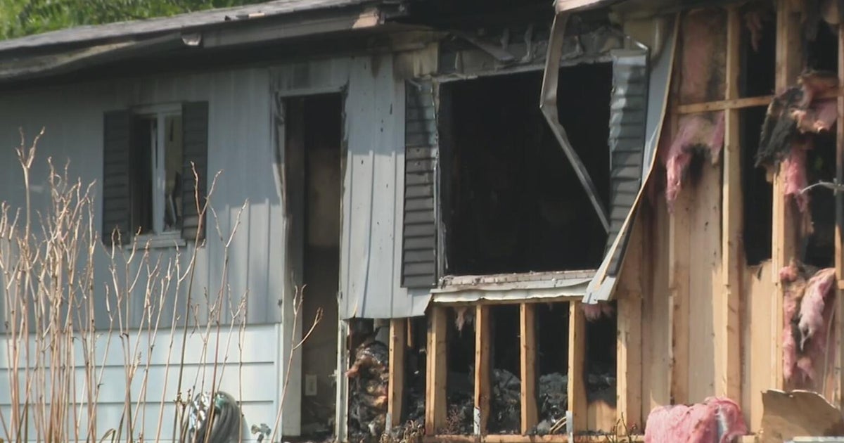 Woman dies, 3 teens escape house fire in Oakland County mobile home ...