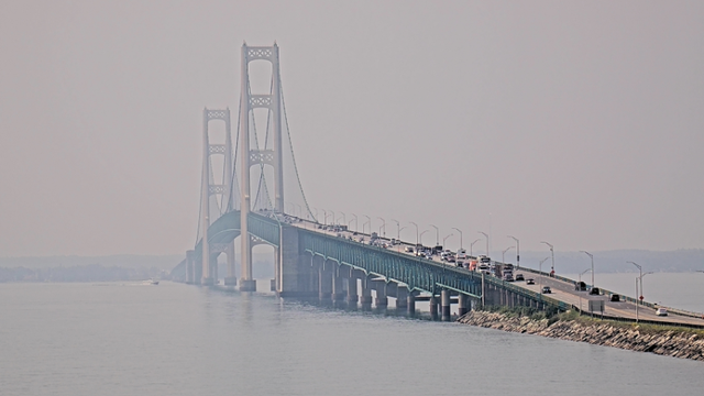 mackinac-bridge-wildfire-smoke.png 
