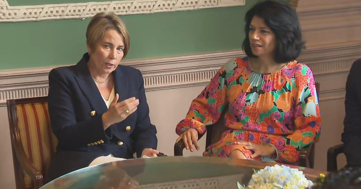 Texas Democrats meet with Massachusetts governor amid redistricting fight 