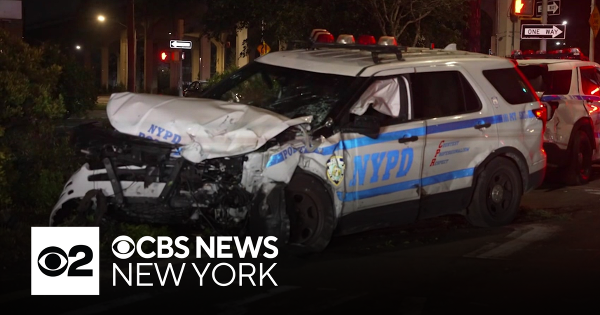 NYPD officers hurt in crash while responding to call - CBS New York