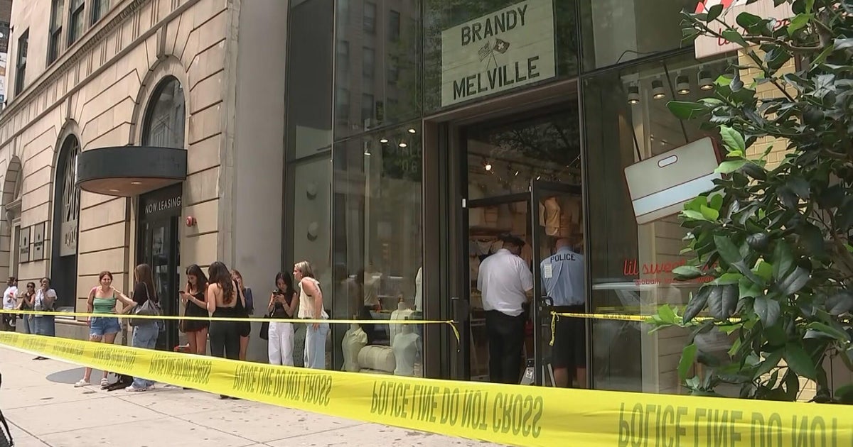 Man arrested after attempting to rob Brandy Melville in Center City, police say 