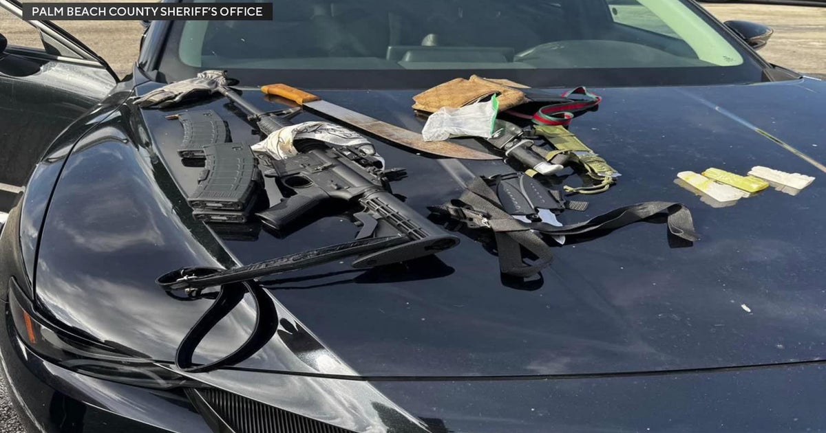 Man detained after loaded AR-15 and knives found in vehicle at Palm Beach Airport, PBSO says 